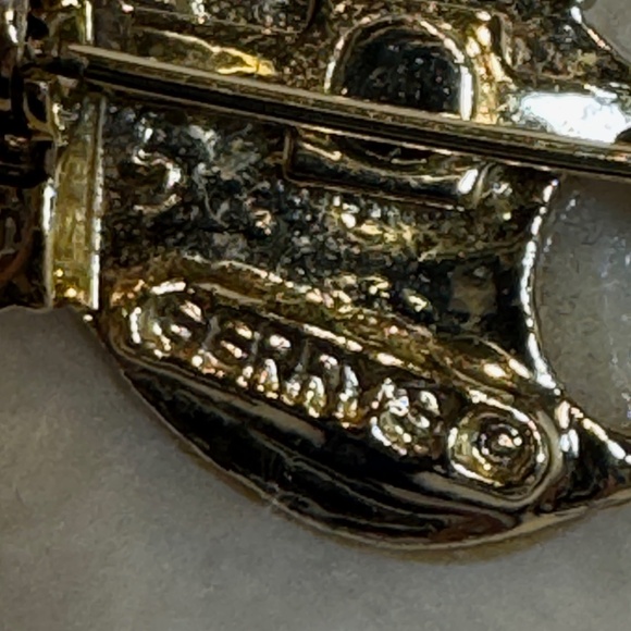 Vintage Gerry's Brooch Crab Pin Gold Tone Rhinestone Shell Beach Ocean 1990s - Picture 3 of 4